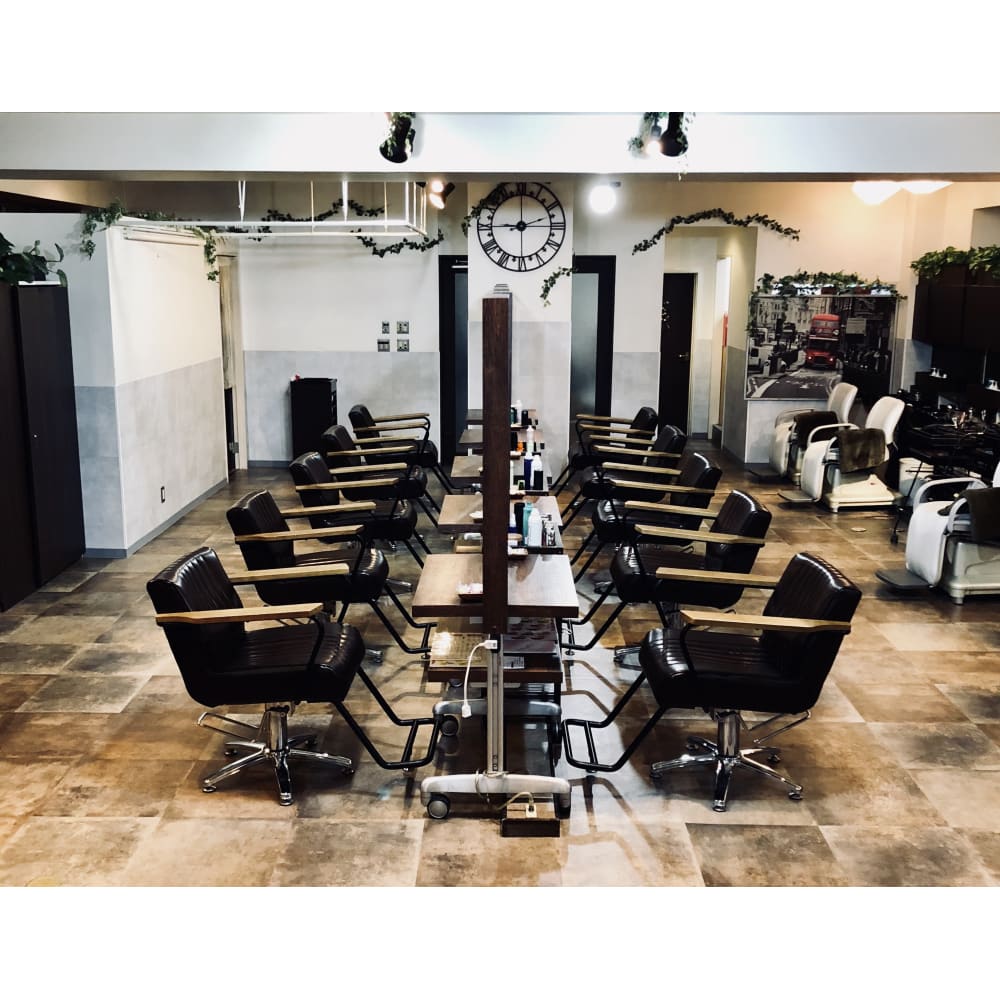 メンズも入りやすいシックな店内 平日カット最終受付時まで Air エアー のこだわり特集 美容院 美容室を予約するなら楽天ビューティ