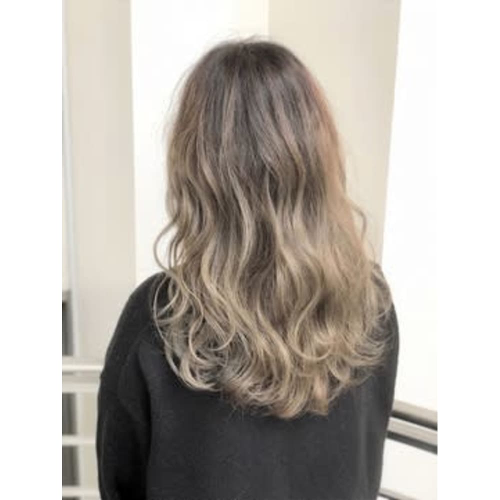 グラデーション ホワイティグレージュ Air エアー のヘアスタイル 美容院 美容室を予約するなら楽天ビューティ グラデーション ホワイティグレージュ Air エアー のヘアスタイル 美容院 美容室を予約するなら楽天ビューティ