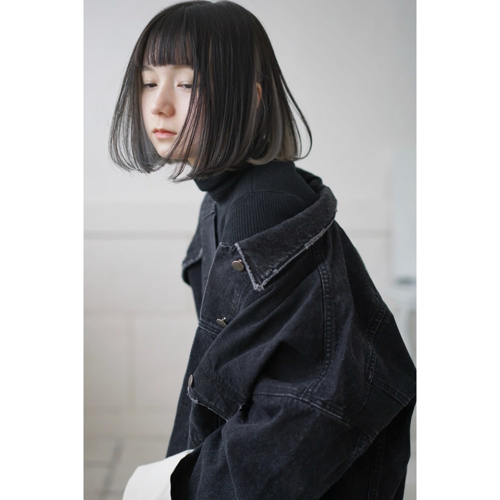 切りっぱなしボブにインナーカラーにホワイトグレージュ Nef ネフ のヘアスタイル 美容院 美容室を予約するなら楽天ビューティ 切りっぱなしボブにインナーカラーにホワイトグレージュ Nef ネフ のヘアスタイル 美容院 美容室を予約するなら楽天ビューティ