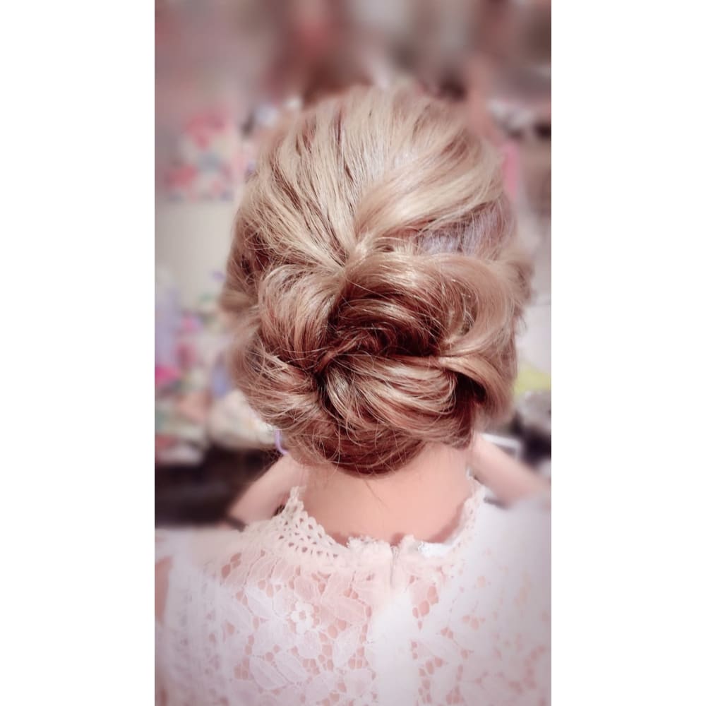 ロールシニヨン Coiffeur Soleil コアフールソレイル のヘアスタイル 美容院 美容室を予約するなら楽天ビューティ ロールシニヨン Coiffeur Soleil コアフールソレイル のヘアスタイル 美容院 美容室を予約するなら楽天ビューティ
