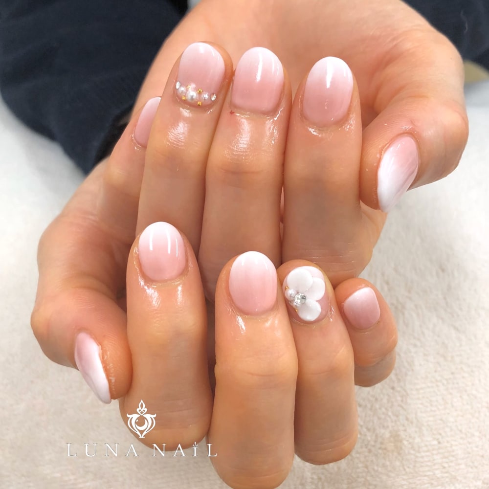 3dフラワー ベイビーブーマー Luna Nail ルナネイル のネイルデザイン ネイル まつげサロンを予約するなら楽天ビューティ