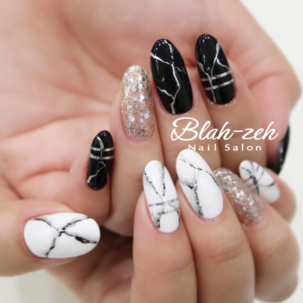 アシンメトリー 大理石ネイル Blah Zeh ブラゼ のネイルデザイン ネイル まつげサロンを予約するなら楽天ビューティ