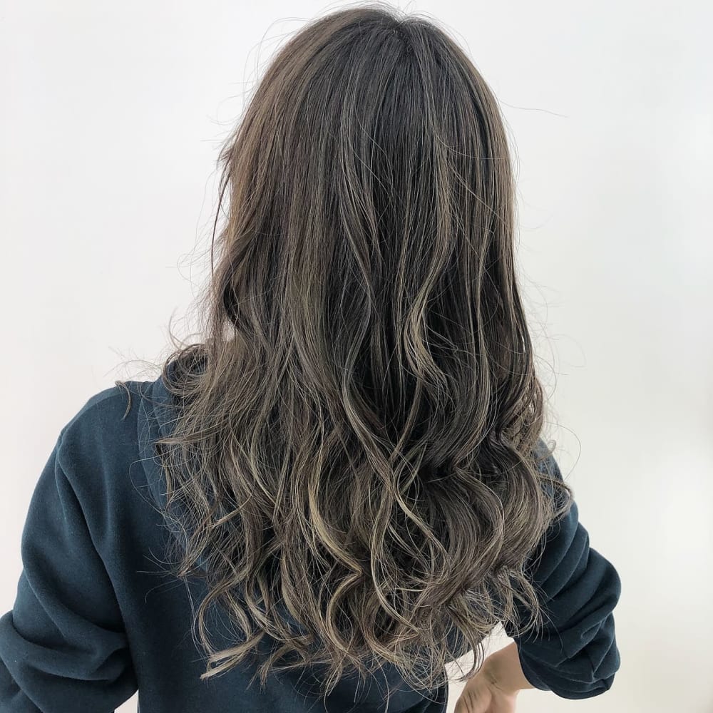 ハイライト グレージュ Crea茅ヶ崎 クレアチガサキ のヘアスタイル 美容院 美容室を予約するなら楽天ビューティ