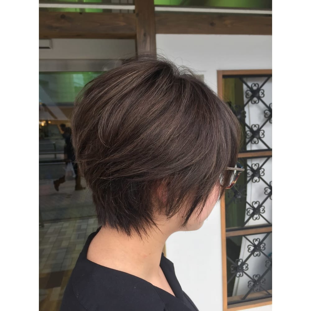 ハイライト ショートレイヤー Crea茅ヶ崎 クレアチガサキ のヘアスタイル 美容院 美容室を予約するなら楽天ビューティ