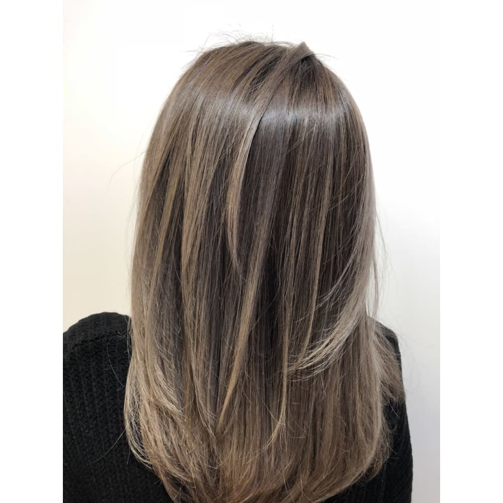 バレイヤージュ ミルクティー crea茅ヶ崎 クレアチガサキ のヘアスタイル 美容院 美容室を予約するなら楽天ビューティ