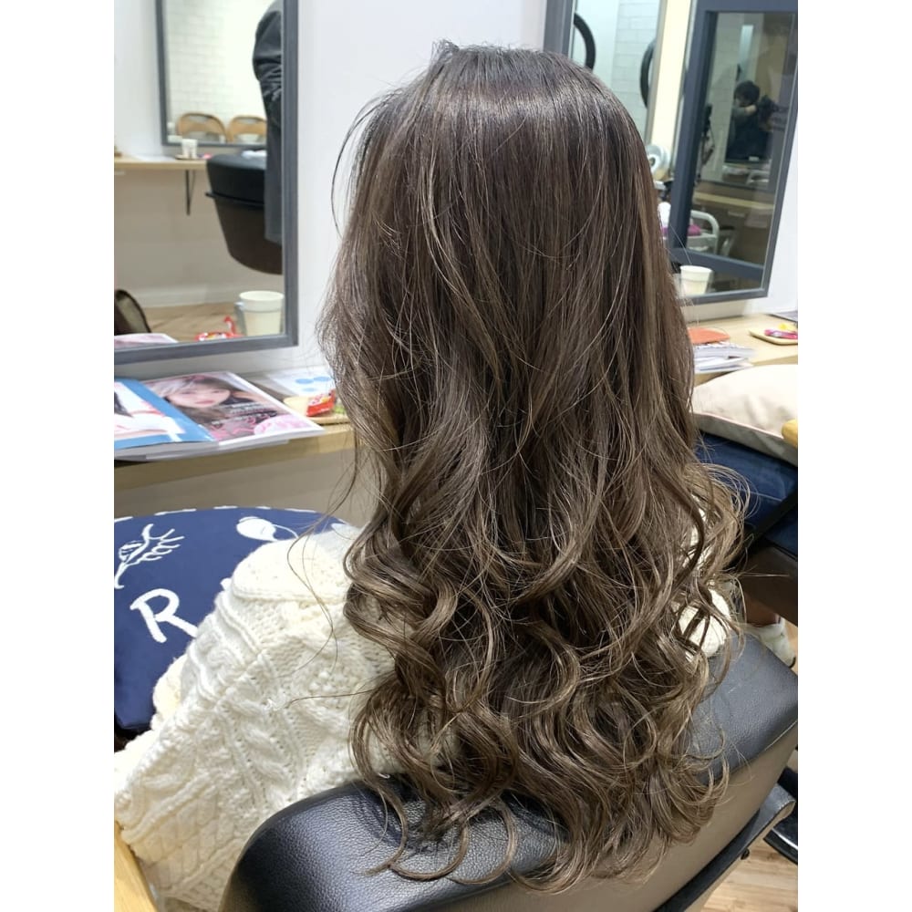 デザインカラー ハイライトグラデーションカラー Loop West ループ ウエスト のヘアスタイル 美容院 美容室を予約するなら楽天ビューティ