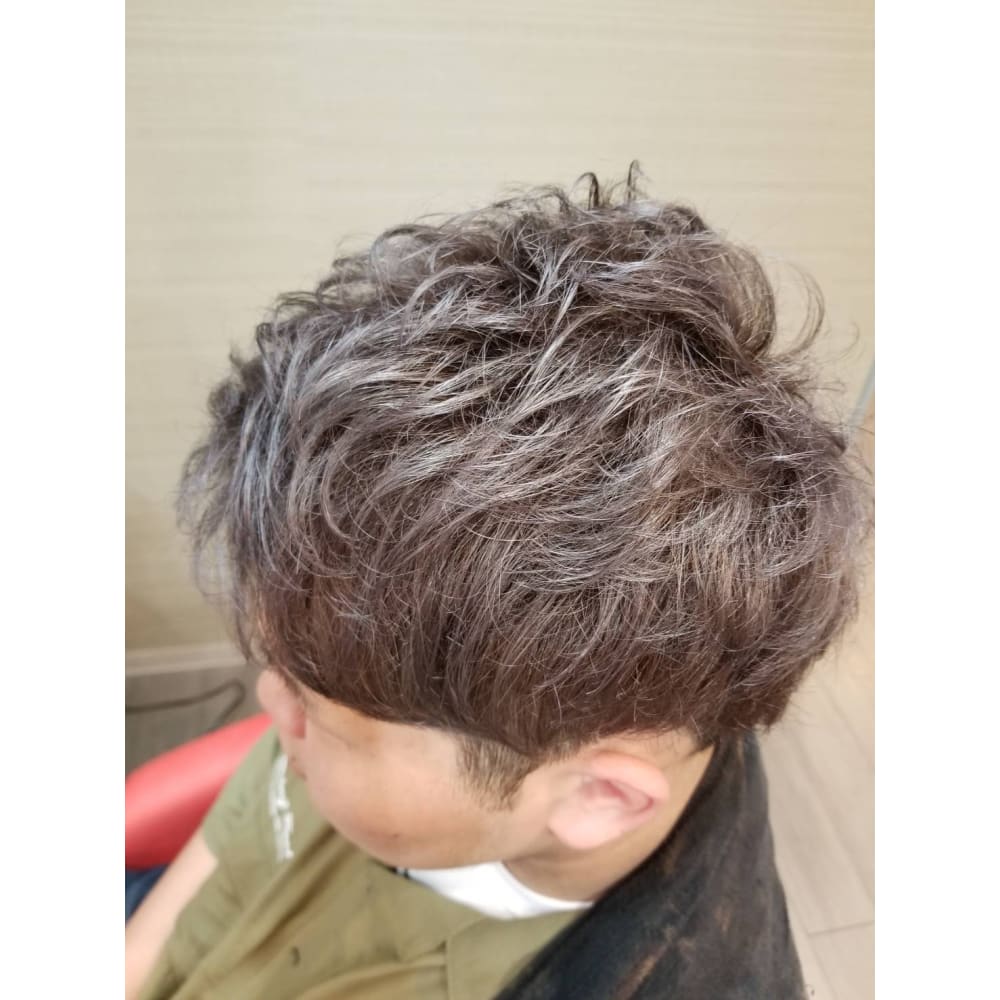 メンズヘアカラー Selfish Hair セルフィッシュヘアー のヘアスタイル 美容院 美容室を予約するなら楽天ビューティ