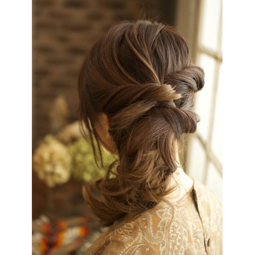 Allねじりで作る簡単ルーズなサイドダウンアレンジスタイル Bekku Hair Salon 広尾店 ベックヘアサロン ヒロオテン のヘアスタイル 美容院 美容室を予約するなら楽天ビューティ