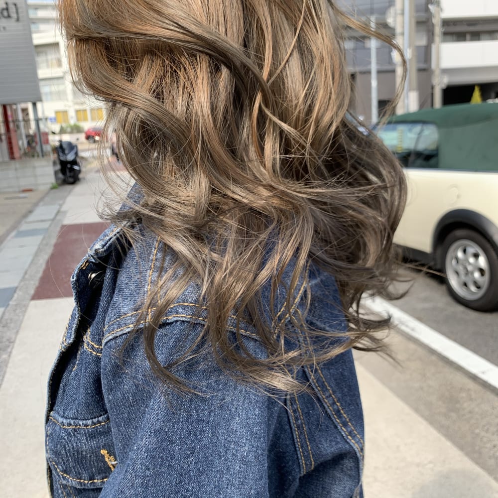 ハスキーグレー Rosso Hair Design ロッソヘアデザイン のヘアスタイル 美容院 美容室を予約するなら楽天ビューティ