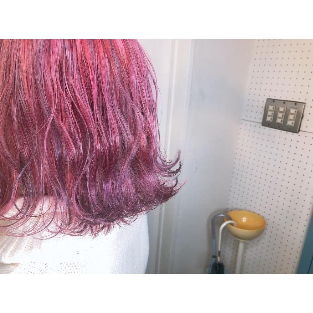 外ハネ ユニコーンカラー Brooch ブローチ のヘアスタイル 美容院 美容室を予約するなら楽天ビューティ