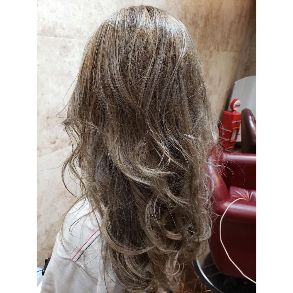 ホワイティアッシュ Anphi 新杉田 アンフィシンスギタ のヘアスタイル 美容院 美容室を予約するなら楽天ビューティ