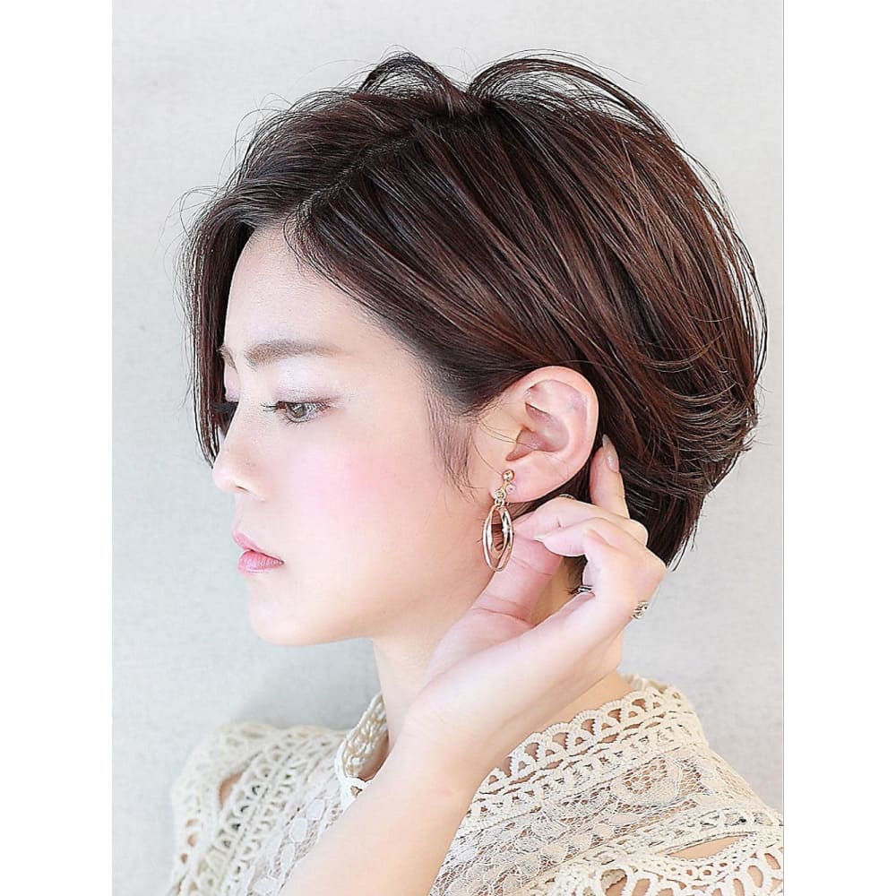 ピアスも楽しくなる 大人可愛い流し前髪スウィングショートボブ Bekku Hair Salon ベックヘアサロン のヘアスタイル 美容院 美容室を予約するなら楽天ビューティ