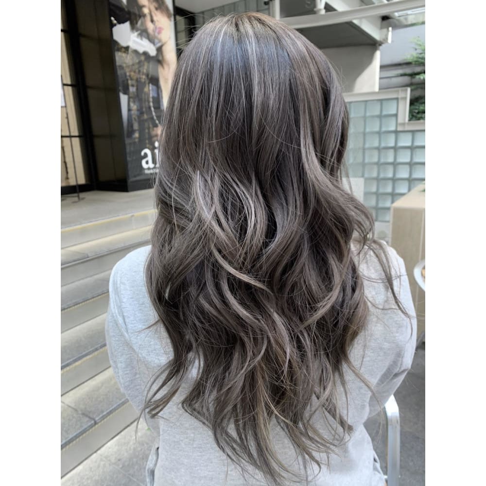 Air Osaka 山本莉子 プラチナグレージュ Air Osaka エアーオオサカ のヘアスタイル 美容院 美容室を予約するなら楽天ビューティ
