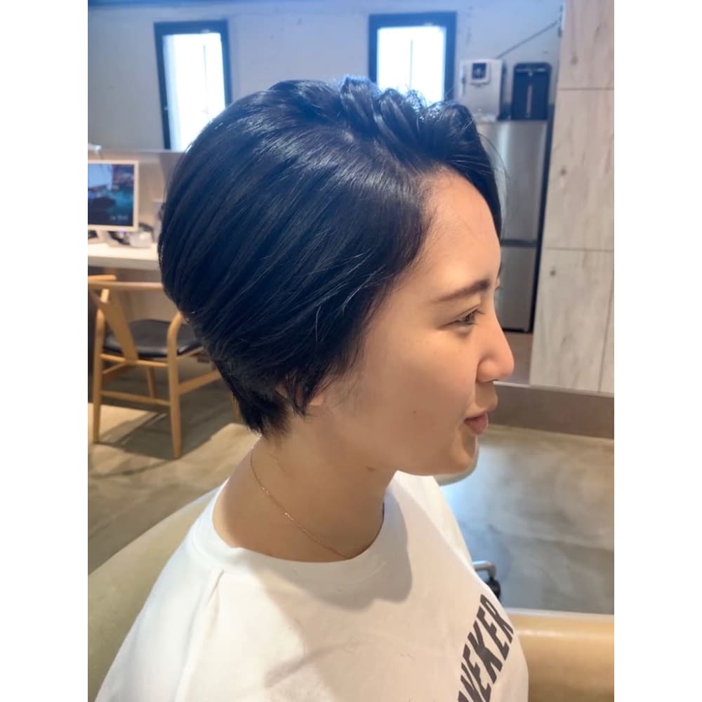 ハンサムショート ブルーブラックカラーでクール女子 Hair Make Opsis オプシス のヘアスタイル 美容院 美容室を予約するなら楽天ビューティ ハンサムショート ブルーブラックカラーでクール女子 Hair Make Opsis オプシス のヘアスタイル 美容院 美容室を予約するなら楽天ビューティ