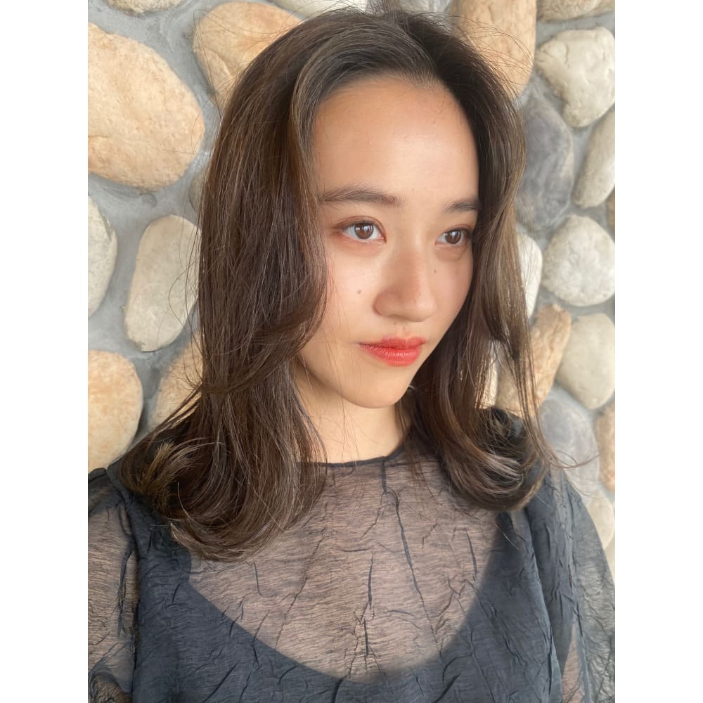 ミディアムソフトレイヤー グレージュカラー Beautrium 七里ヶ浜 ビュートリアム のヘアスタイル 美容院 美容室を予約するなら楽天ビューティ