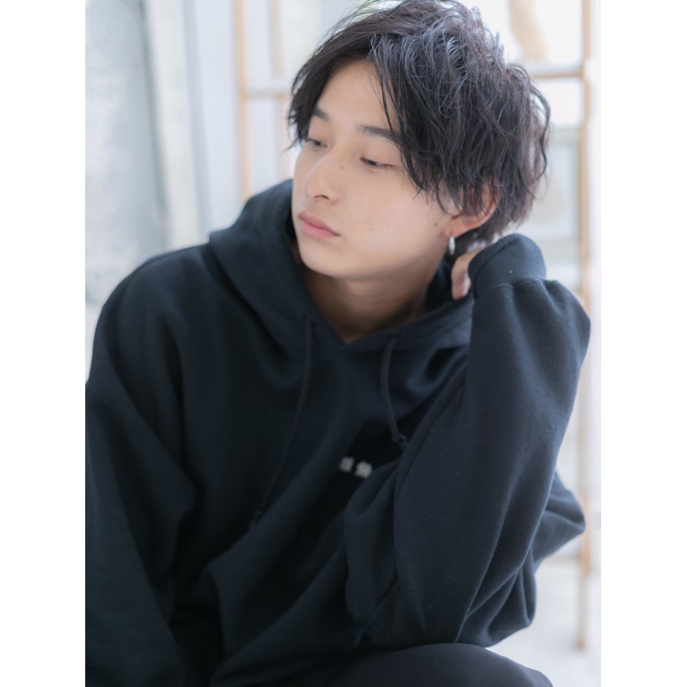 爽やか黒髪でモテる センターパートマッシュ くせ毛風パーマ Mod S Hair 越谷 モッズヘア 越谷西口店 モッズヘア コシガヤニシグチテン のヘアスタイル 美容院 美容室を予約するなら楽天ビューティ