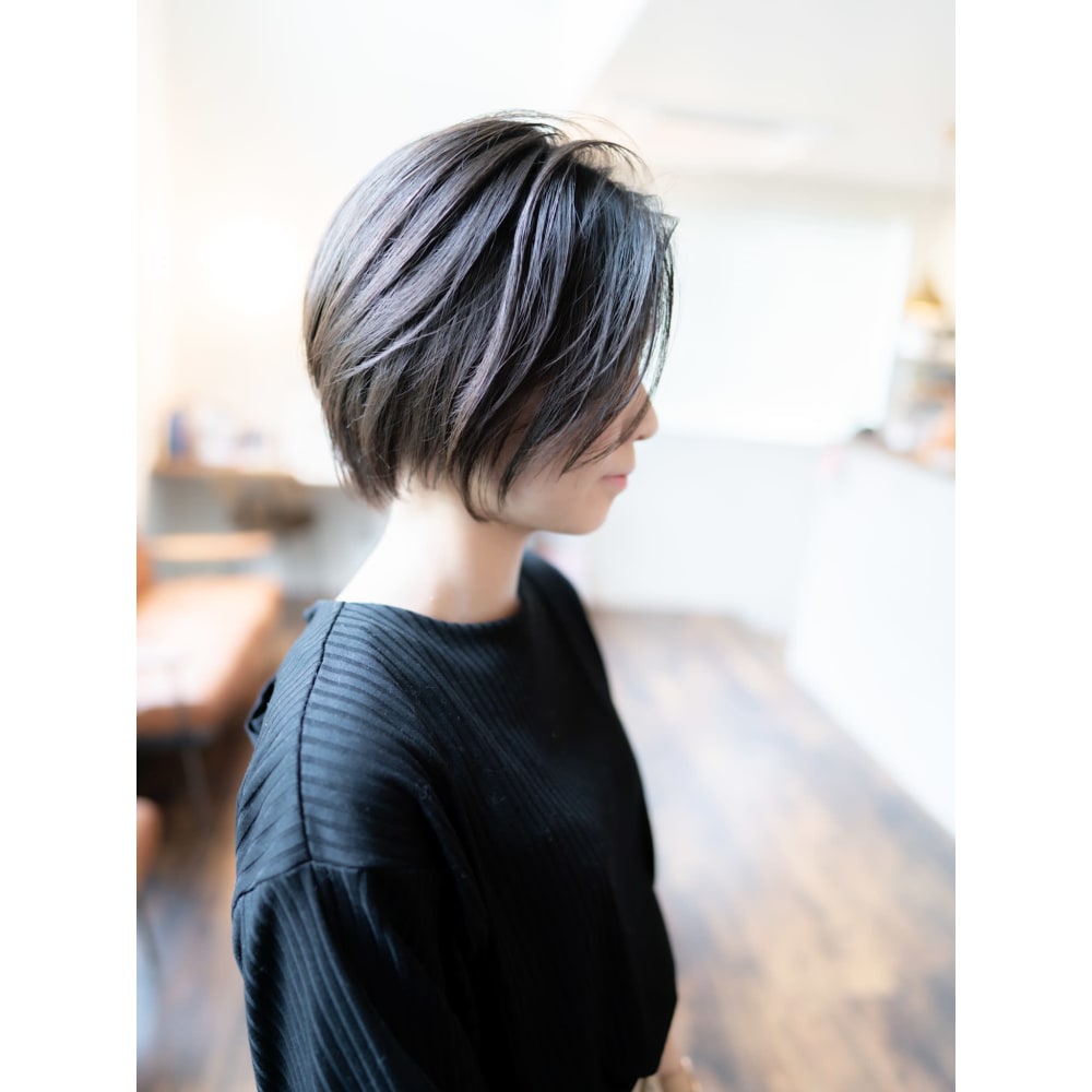 黒髪に空気感を与えたショートグラデーション Stella Premium