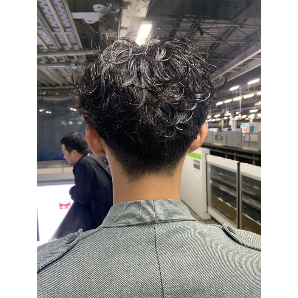 パーマスタイル Coolな男の夏オススメジェルセット Hiro Ginza Hair Salon 新橋 日比谷口店 ヒロギンザヘアーサロンシンバシヒビヤグチテン のヘアスタイル 美容院 美容室を予約するなら楽天ビューティ