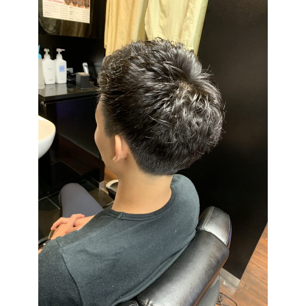 ツーブロックショート アイロンパーマ Hiro Ginza Barbershop 神楽坂店 ヒロギンザバーバーショップ カグラザカテン のヘアスタイル 美容院 美容室を予約するなら楽天ビューティ