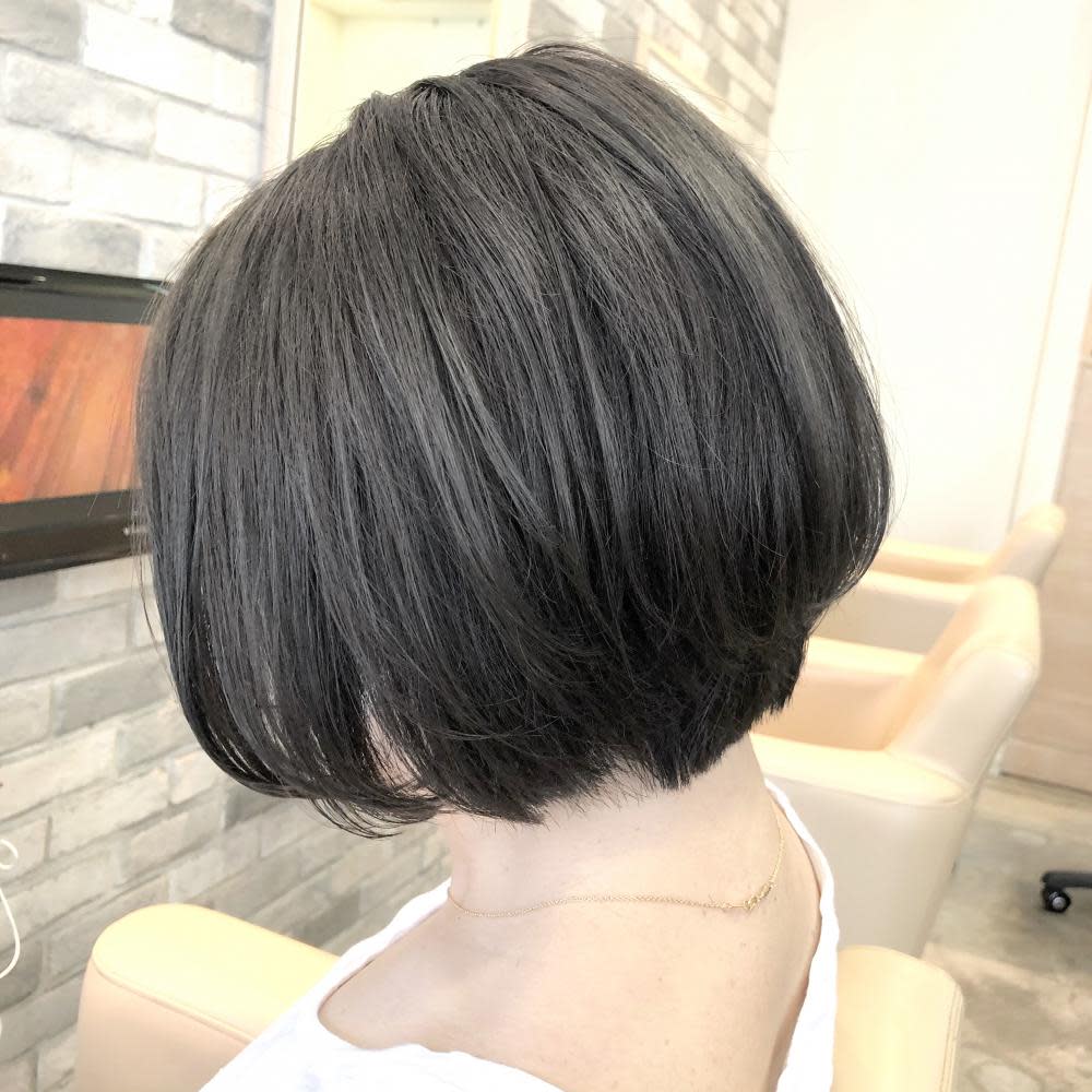 前下がりショートから伸ばし途中のグレージュボブ Vicca 南青山店 ヴィッカミナミアオヤマテン のヘアスタイル 美容院 美容室を予約するなら楽天ビューティ