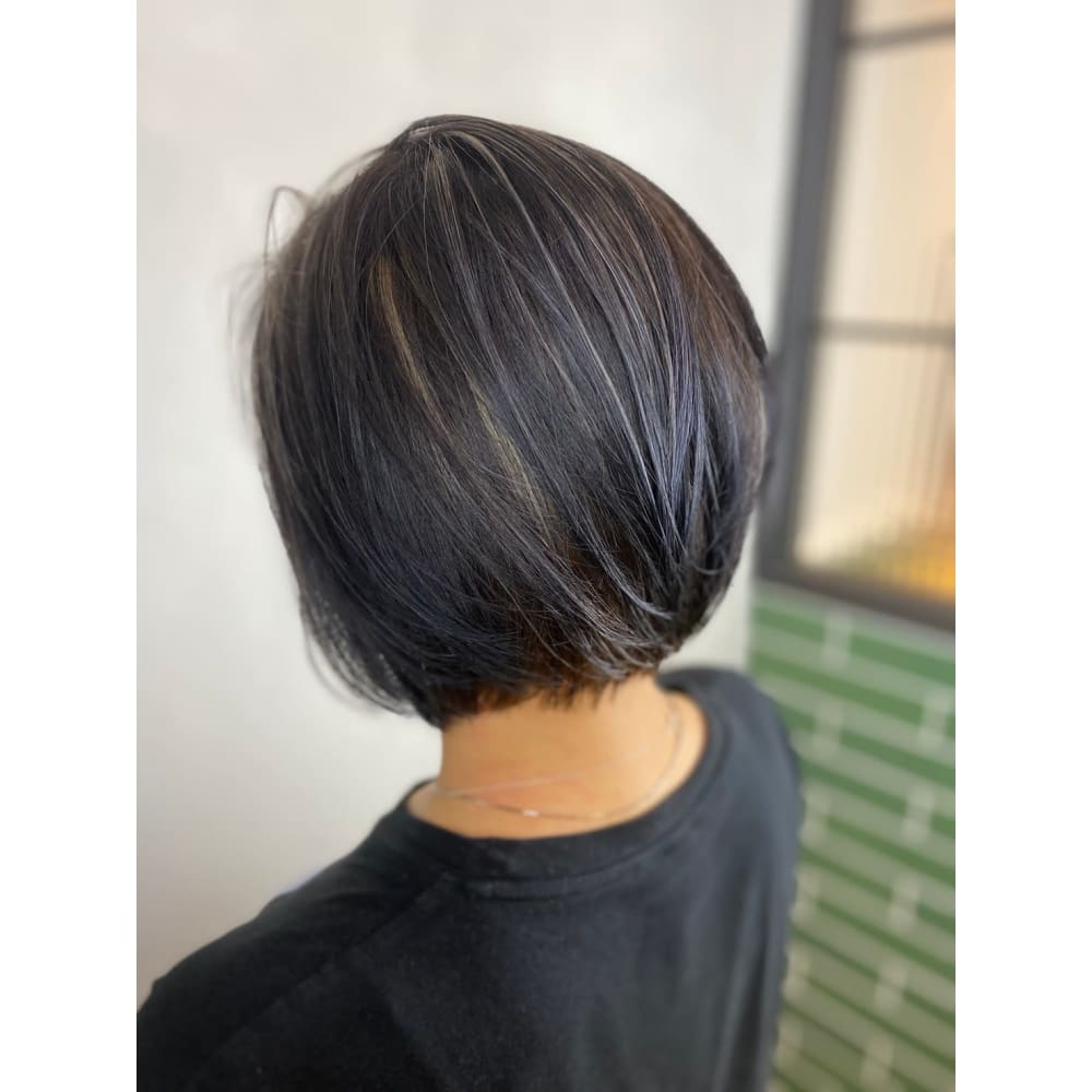 バレイヤージュ ショートボブ ハイライト ローライト Brocante Luxbeブロカントラックスビー立川北口店 ブロカントラックスビータチカワキタグチテン のヘアスタイル 美容院 美容室を予約するなら楽天ビューティ