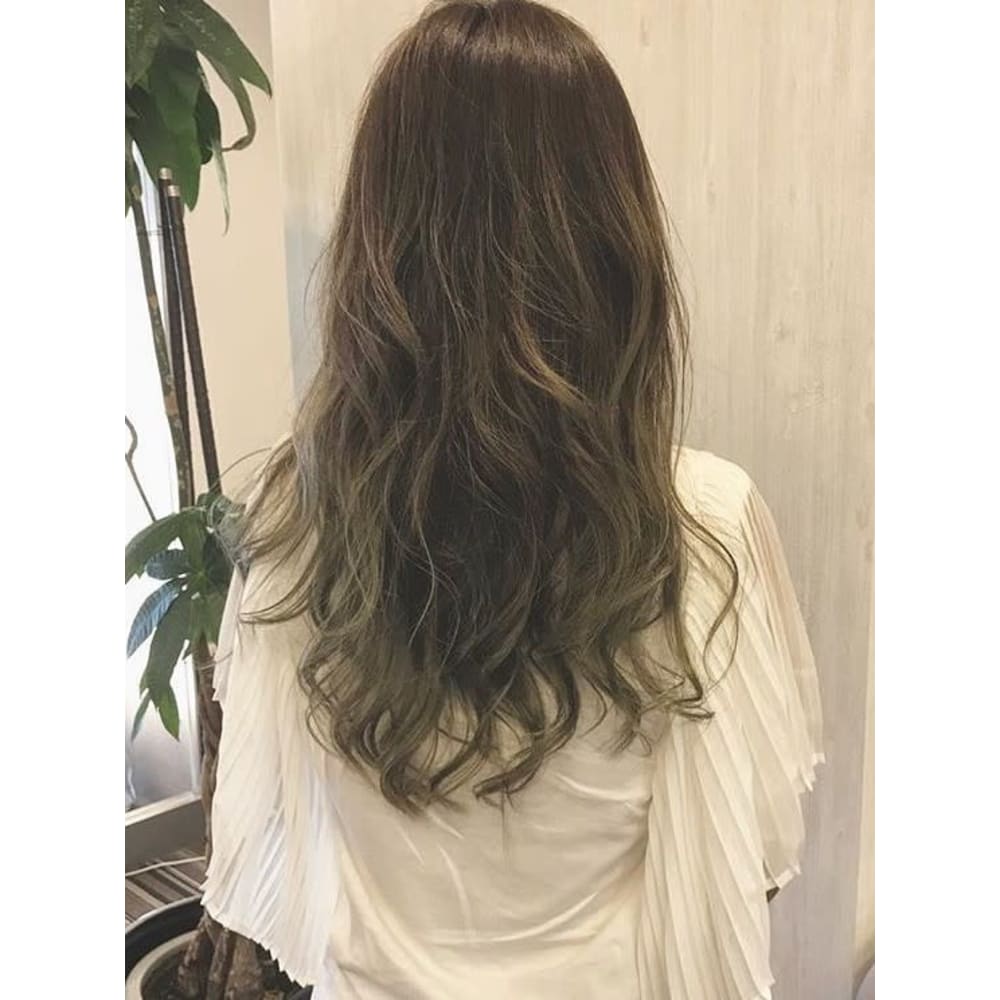 カーキグレージュ グラデーションカラー Salon De Favori サロンドファヴォリ のヘアスタイル 美容院 美容室を予約するなら楽天ビューティ