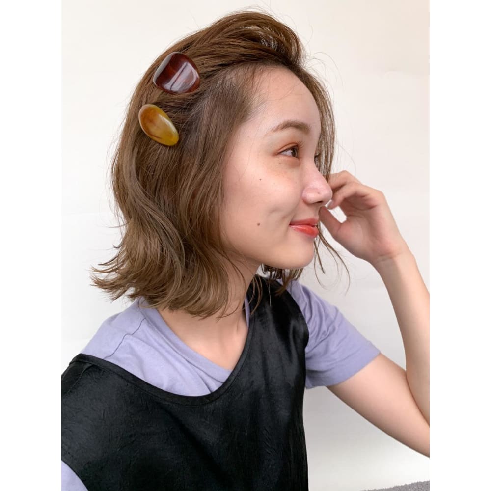 ボブ アレンジ ヘアピン 切りっぱなしボブ Nalu ナル のヘアスタイル 美容院 美容室を予約するなら楽天ビューティ