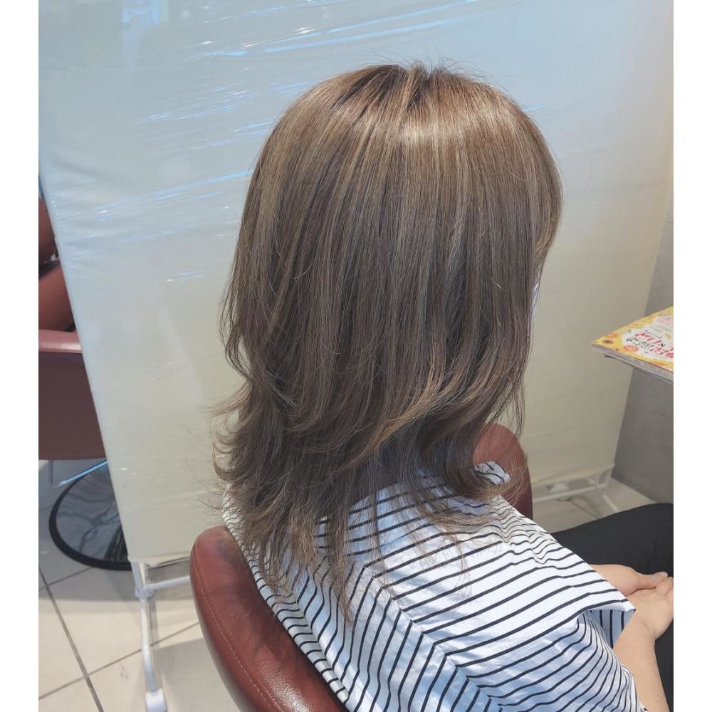 明るい白髪染め Emu International 春日部本店 エムインターナショナル のヘアスタイル 美容院 美容室を予約するなら楽天ビューティ
