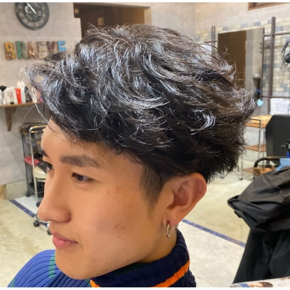 メンズ無造作パーマスタイル Braeve Hair Design ブレイブ ヘア デザイン のヘアスタイル 美容院 美容室を予約するなら楽天ビューティ