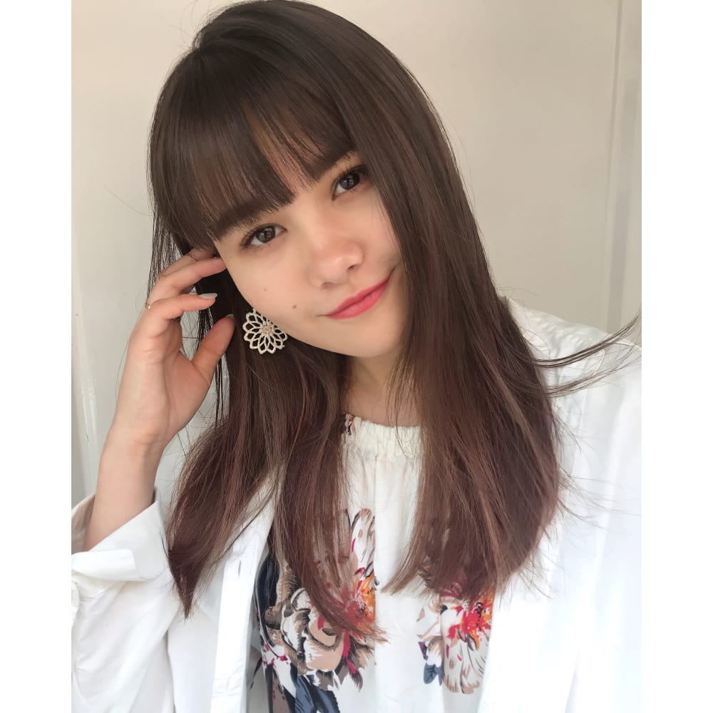 ゆれるストレートのフルバングロング Kaze 代官山 カゼ ダイカンヤマ のヘアスタイル 美容院 美容室を予約するなら楽天ビューティ