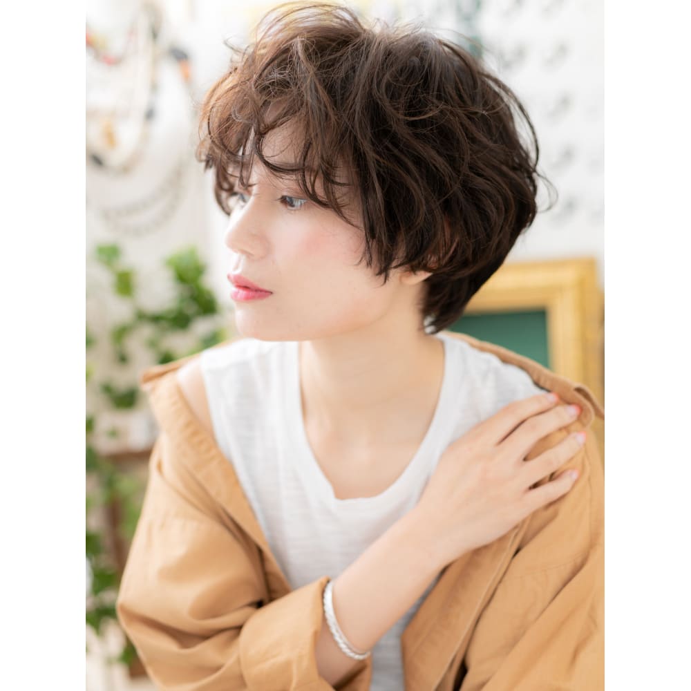 アシンメトリーなくせ毛風マッシュショート シースルーバング Cover Hair Bliss 大宮西口店 カバーヘアブリス オオミヤニシグチテン のヘアスタイル 美容院 美容室を予約するなら楽天ビューティ