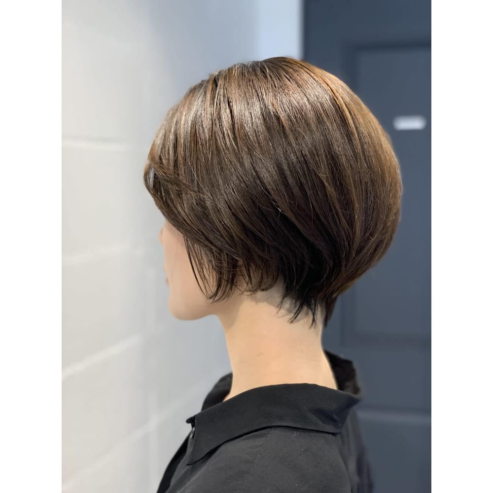 耳掛けもかわいいミニーショート Shell シェル のヘアスタイル 美容院 美容室を予約するなら楽天ビューティ