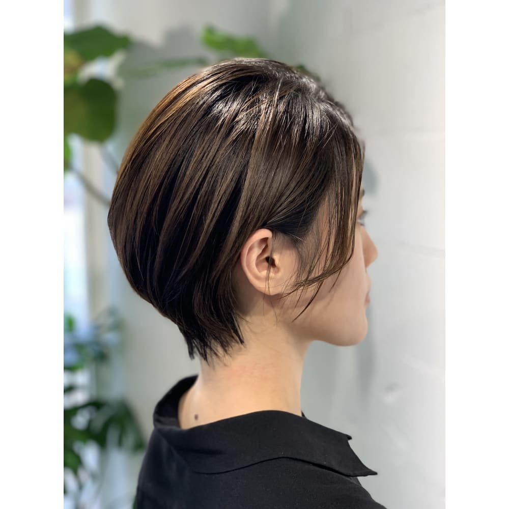 耳掛けもかわいいミニーショート Shell シェル のヘアスタイル 美容院 美容室を予約するなら楽天ビューティ
