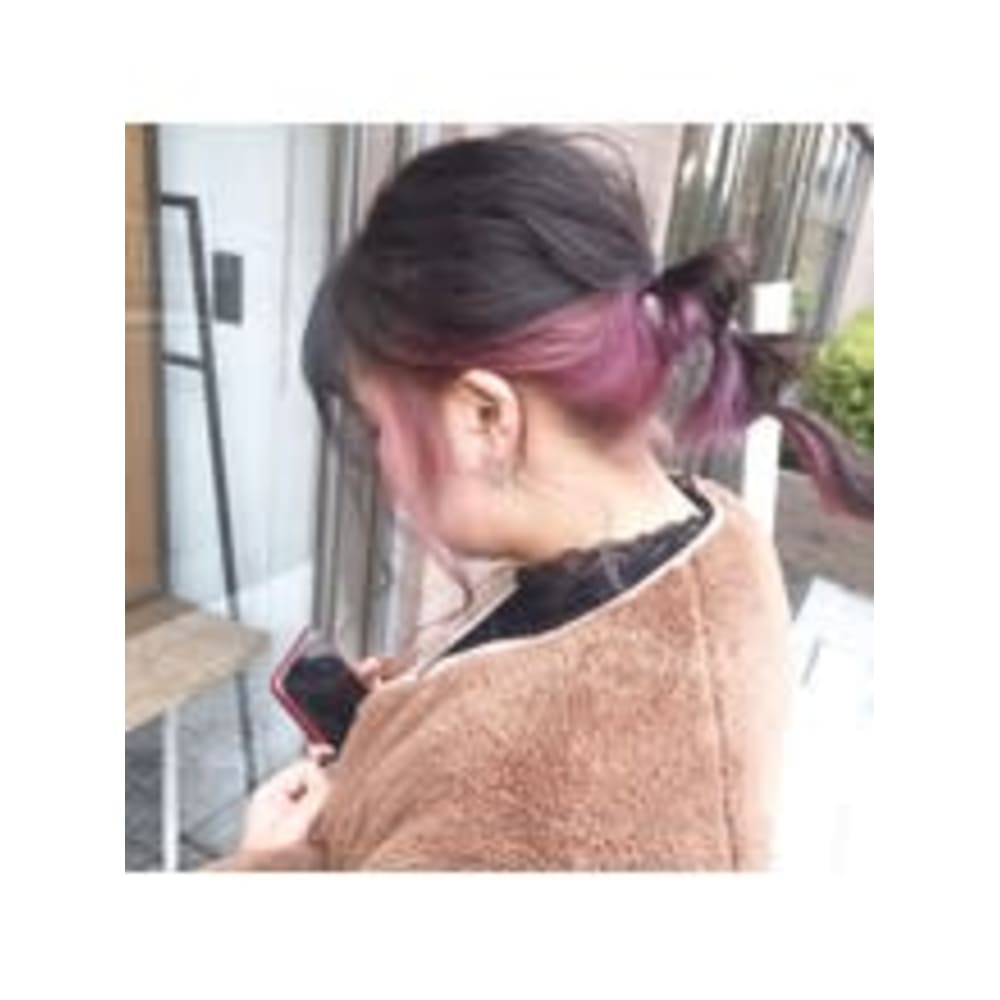 インナーピンク ピンクパープル インナーカラー Kiki By Kenje キキバイケンジ のヘアスタイル 美容院 美容室を予約するなら楽天ビューティ