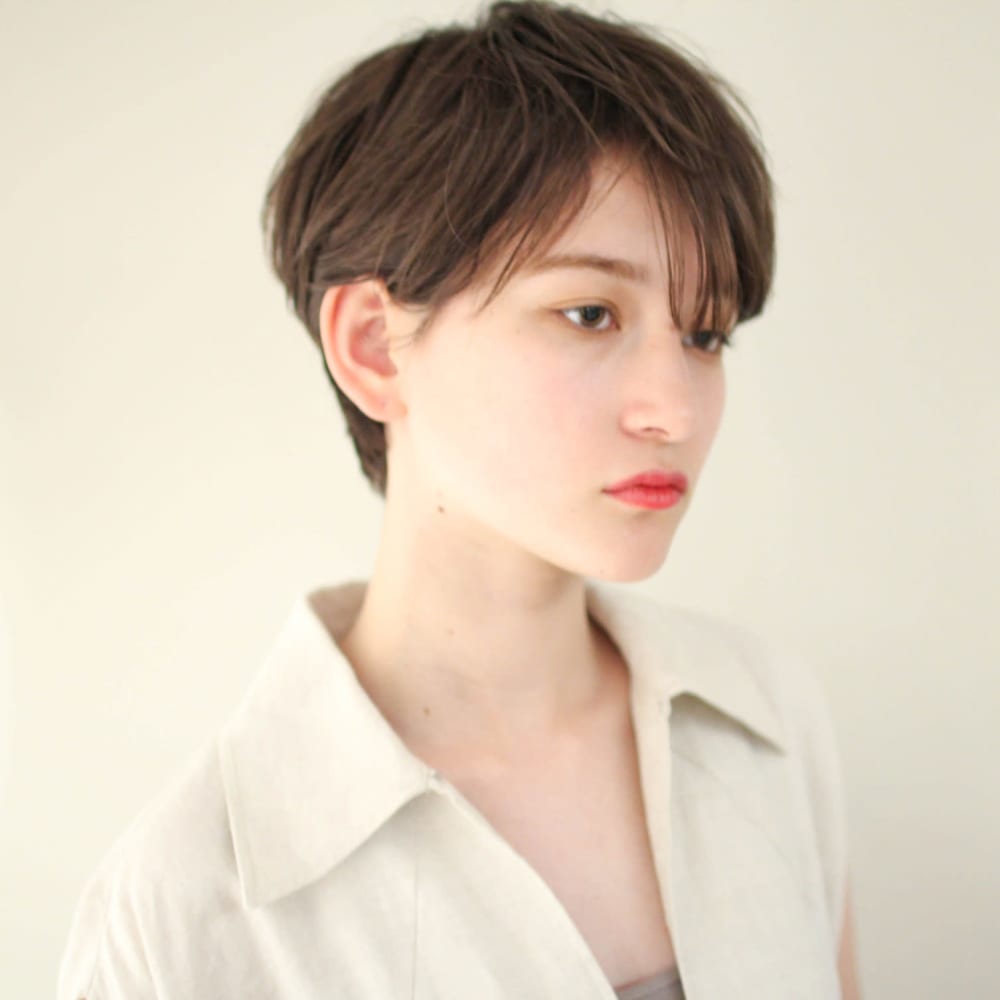 分け目をつけない大人ショートヘア 小顔 ひし形 前髪あり Circus By Beautrium 青山 サーカスバイビュートリアム アオヤマ のヘアスタイル 美容院 美容室を予約するなら楽天ビューティ