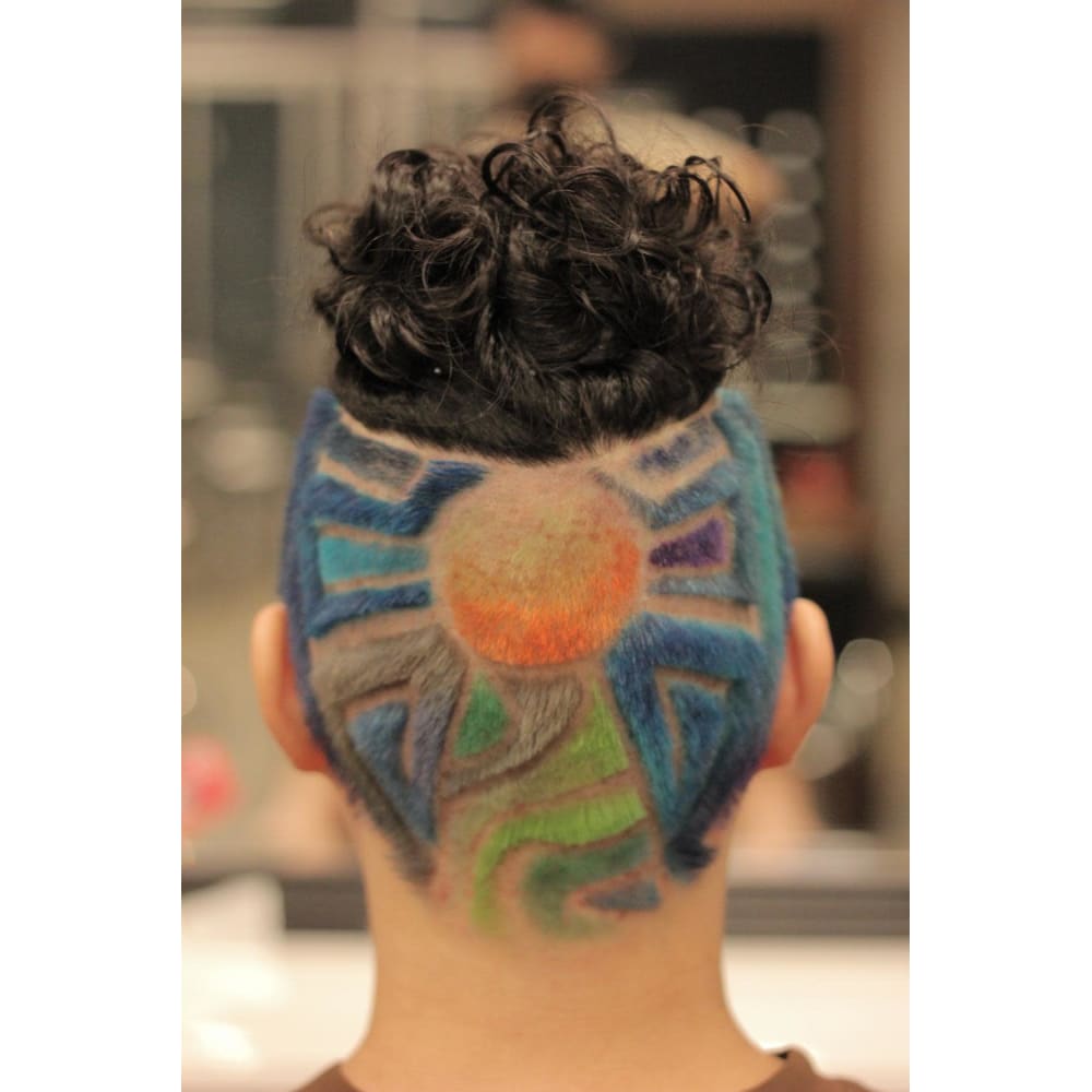 ヘアタトゥークレイジーカラーリング Assort Tokyo アソートトウキョウ のヘアスタイル 美容院 美容室を予約するなら楽天ビューティ