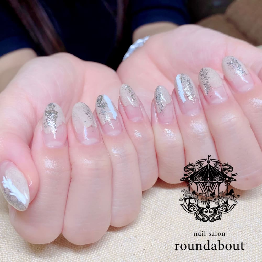 大人カジュアルなニュアンスデザイン Nailsalon Roundabout ネイルサロンラウンドアバウト のネイルデザイン ネイル まつげサロンを予約するなら楽天ビューティ