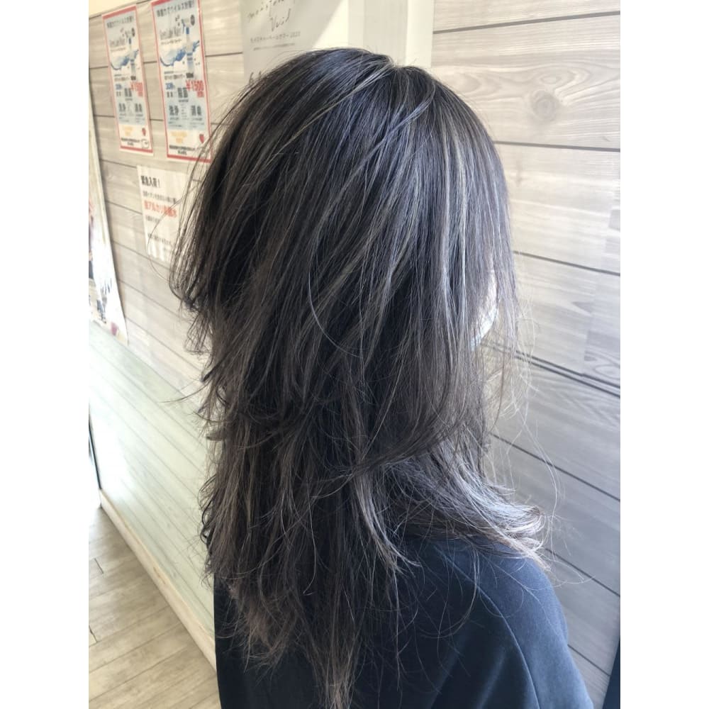 暗めのハイライトアッシュカラー Crea渋沢 クレアシブサワ のヘアスタイル 美容院 美容室を予約するなら楽天ビューティ