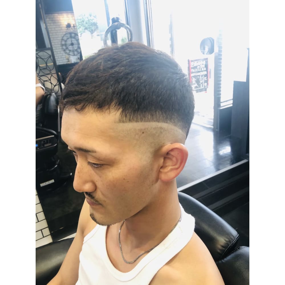 スキンフェード ライン入り Hiro The Barber ヒロザバーバー のヘアスタイル 美容院 美容室を予約するなら楽天ビューティ