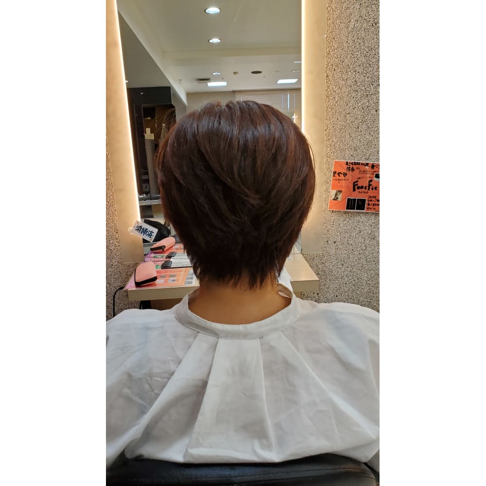 40代女性襟足のクビレが素敵な絶壁補正スッキリショートカット Capa秦野 キャパハダノ のヘアスタイル 美容院 美容室を予約するなら楽天ビューティ