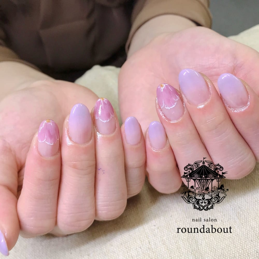 スピーディーな施術とジェルの持ちに定評 Nailsalon Roundabout ネイルサロンラウンドアバウト のこだわり特集 ネイル まつげ サロンを予約するなら楽天ビューティ