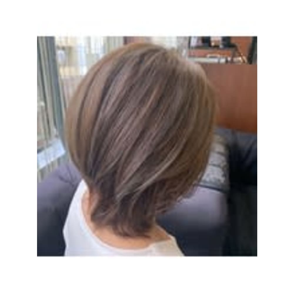Qualis 代30代40代小顔ミディアムレイヤーカッ Qualis 赤塚店 クオリスアカツカテン のヘアスタイル 美容院 美容室を予約するなら楽天ビューティ