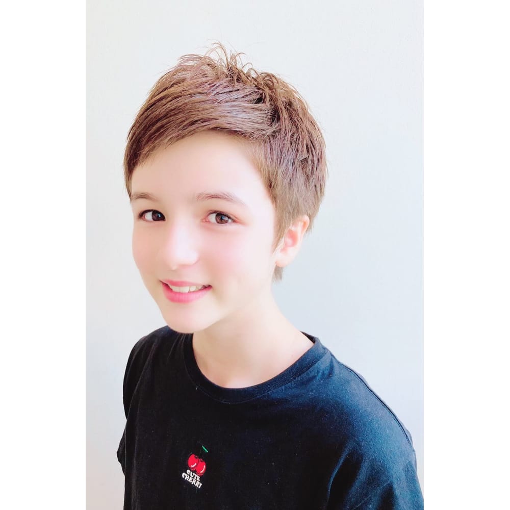 活発さを生かしたキュートベリーショート Akira仁川店 アキラ のヘアスタイル 美容院 美容室を予約するなら楽天ビューティ
