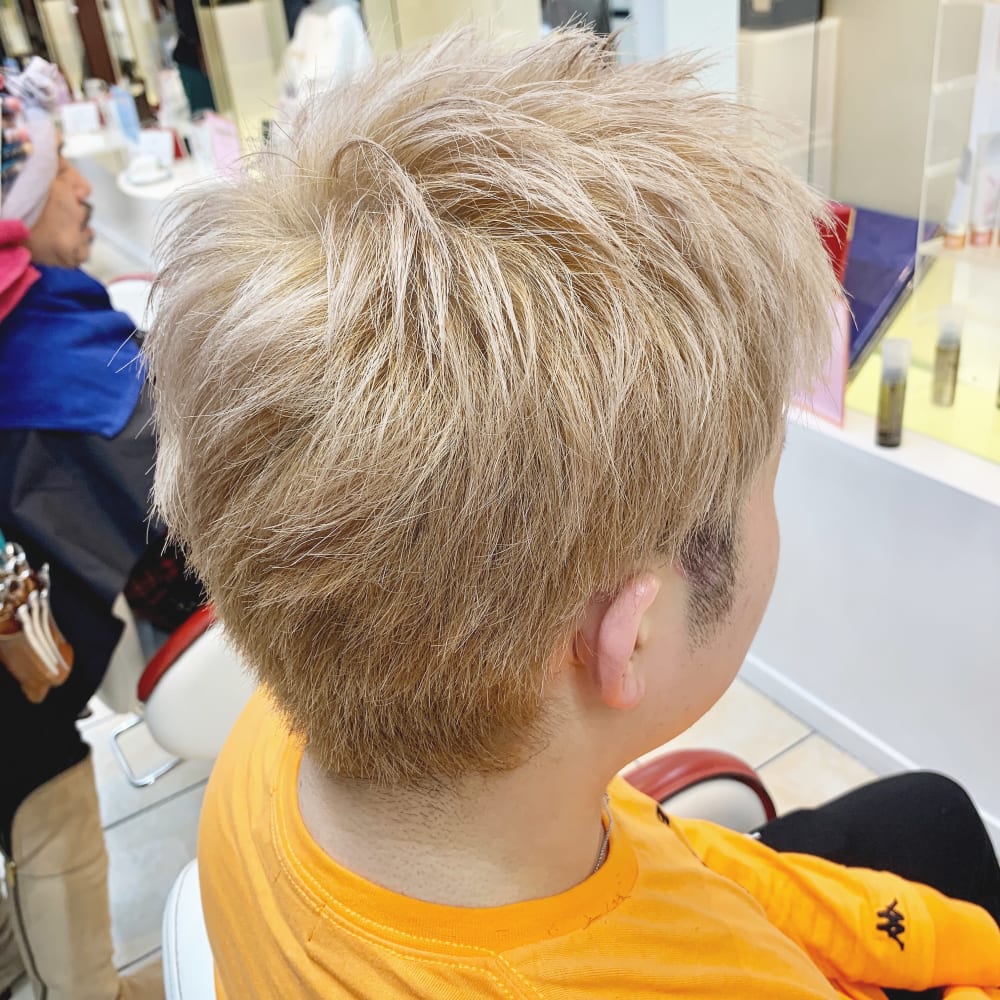 Qualis メンズ ハイトーン ベージュ 外国人風 Qualis 上板橋店 クオリスカミイタバシテン のヘアスタイル 美容院 美容室を予約するなら楽天ビューティ