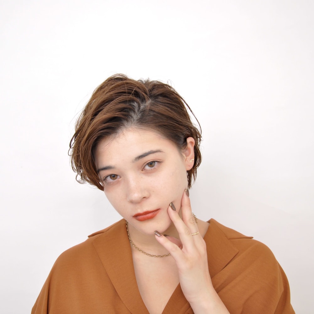大人カッコいいかきあげショートヘア Beautrium Peninsula ビュートリアム ペニンシュラ のヘアスタイル 美容院 美容室を予約するなら楽天ビューティ