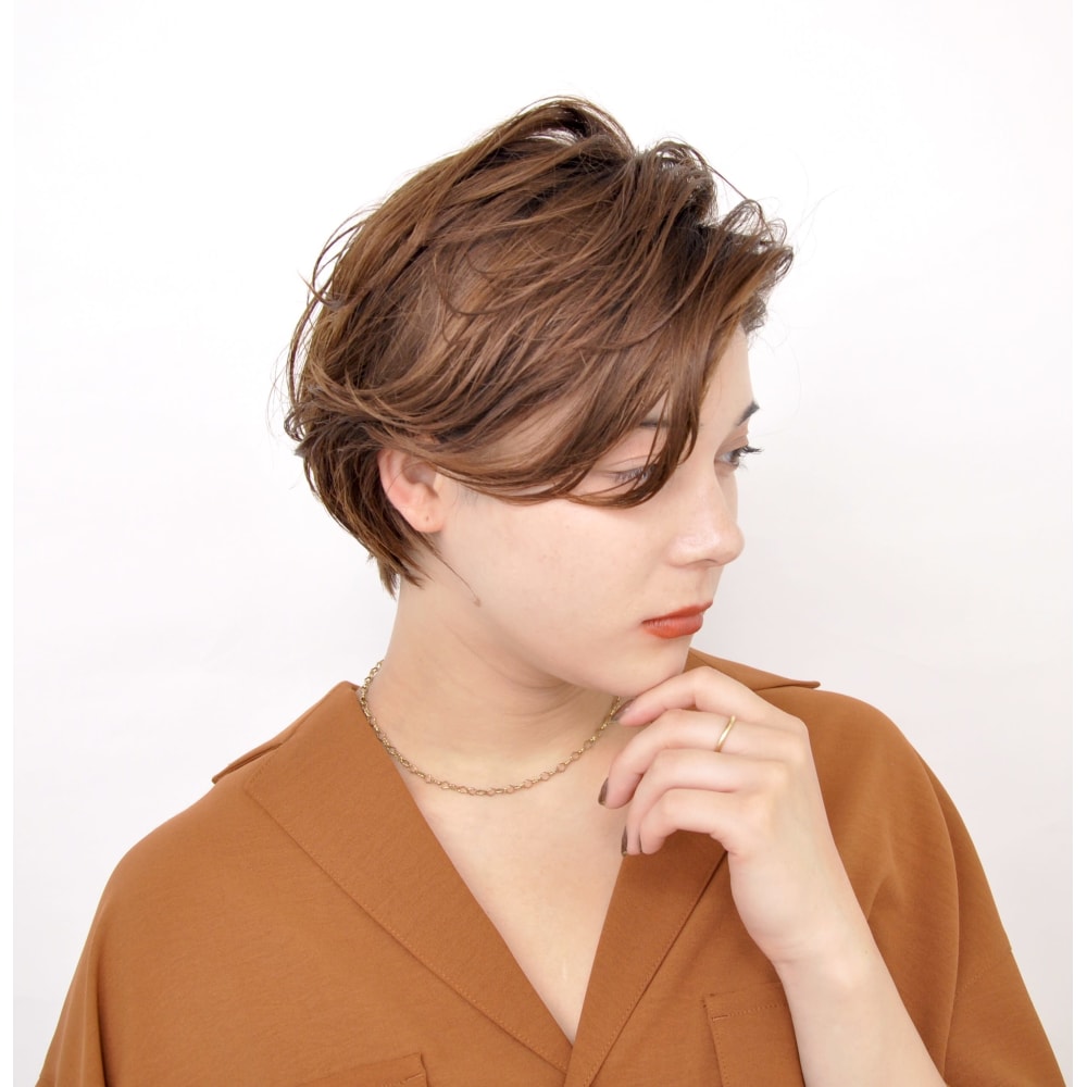 大人カッコいいかきあげショートヘア Beautrium Peninsula ビュートリアム ペニンシュラ のヘアスタイル 美容院 美容室を予約するなら楽天ビューティ