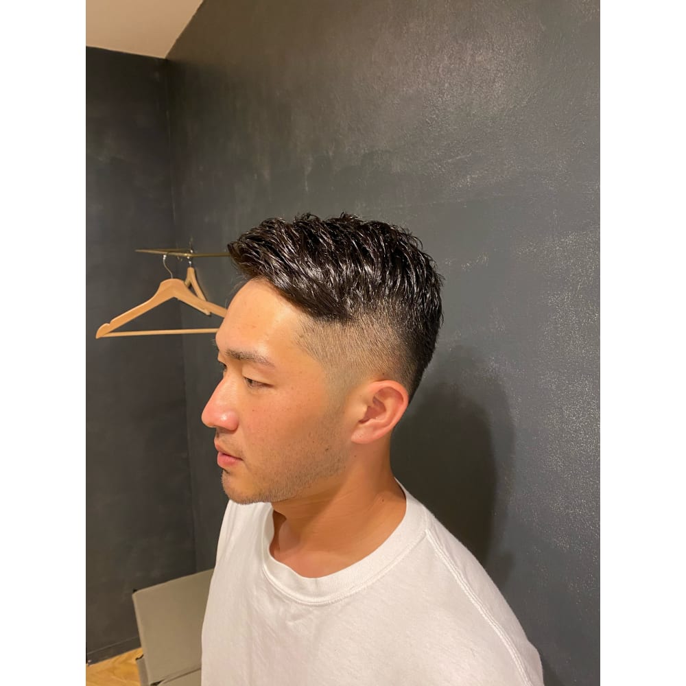 トップ長めフェードカット メンズカット 深夜美容室 Works Kashiwa シンヤビヨウシツアンドワークスカシワ のヘアスタイル 美容院 美容室を予約するなら楽天ビューティ