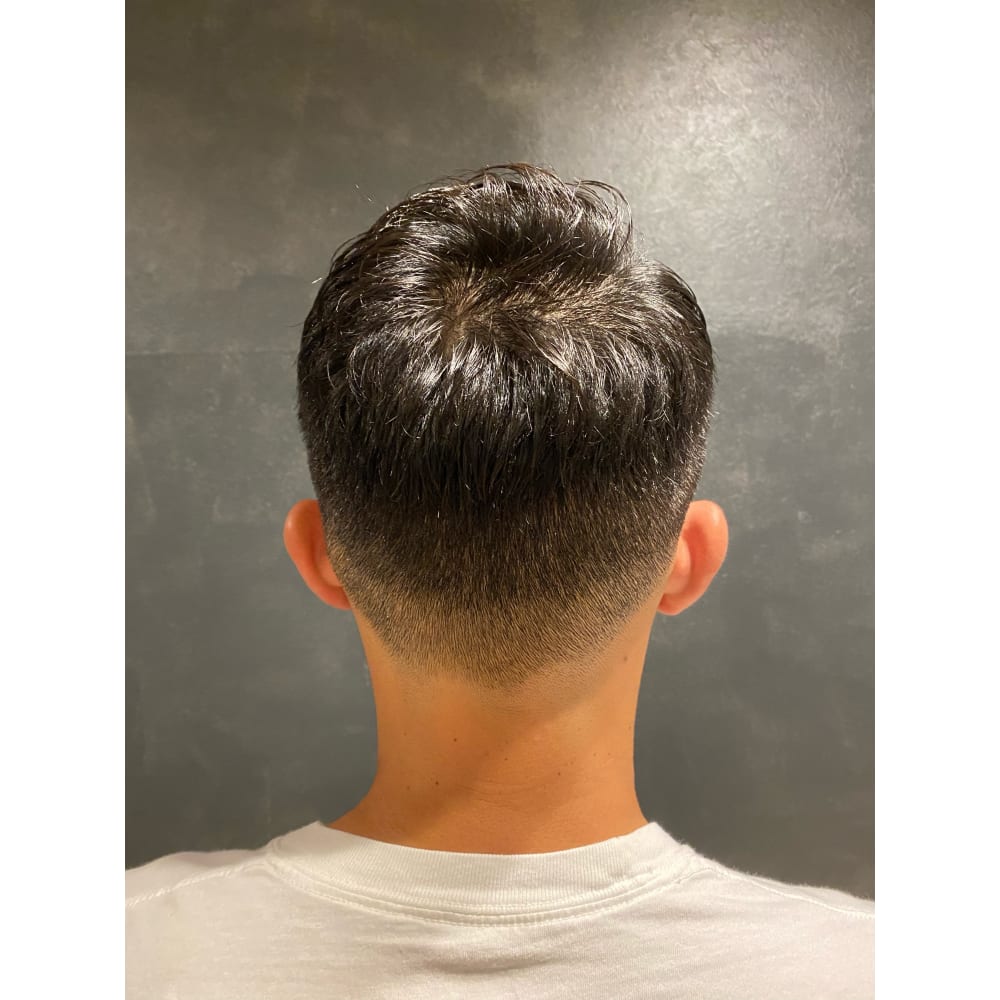 トップ長めフェードカット メンズカット 深夜美容室 Works Kashiwa シンヤビヨウシツアンドワークスカシワ のヘアスタイル 美容院 美容室を予約するなら楽天ビューティ