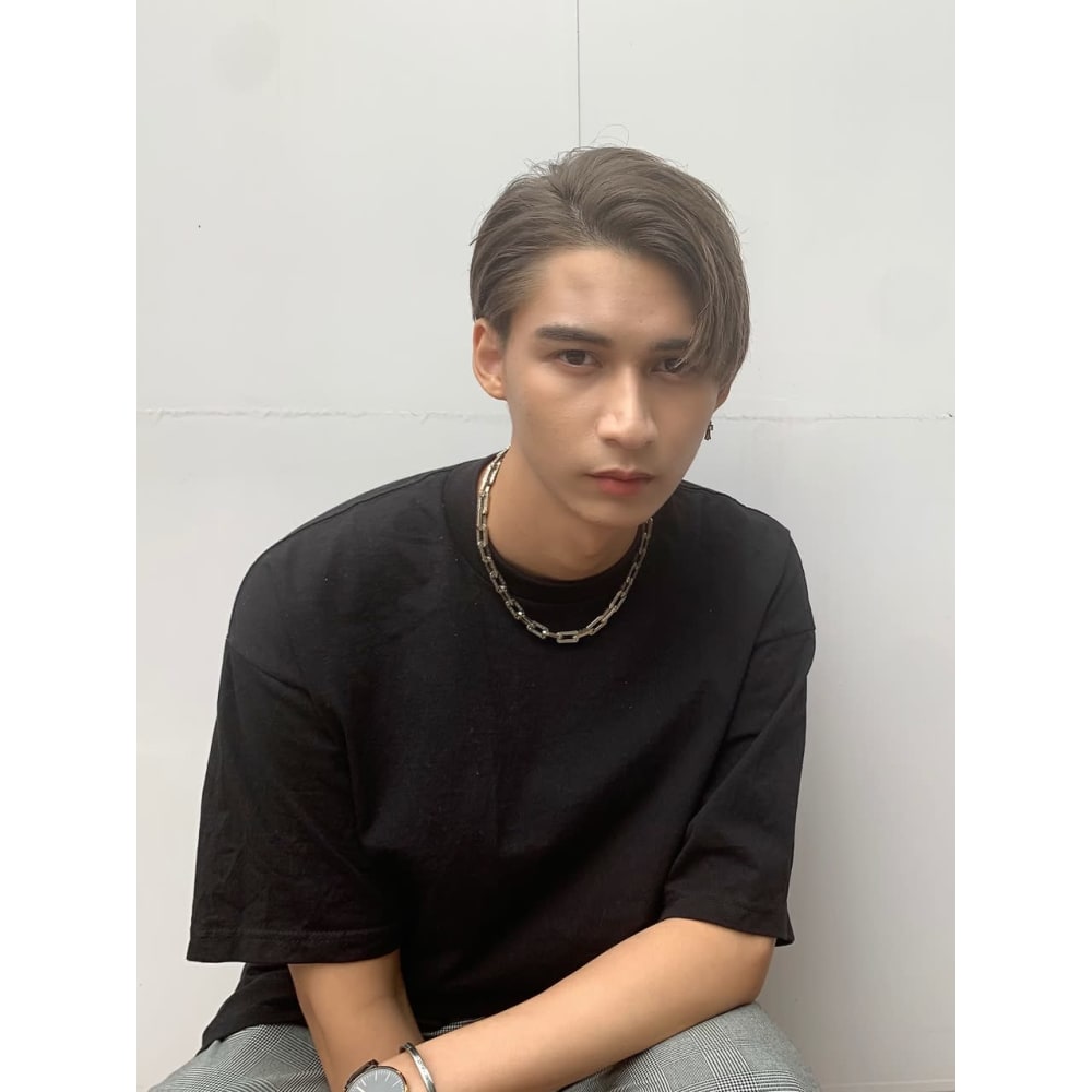 プラチナ七三耳掛けスタイル Famille ファミーユ のヘアスタイル 美容院 美容室を予約するなら楽天ビューティ