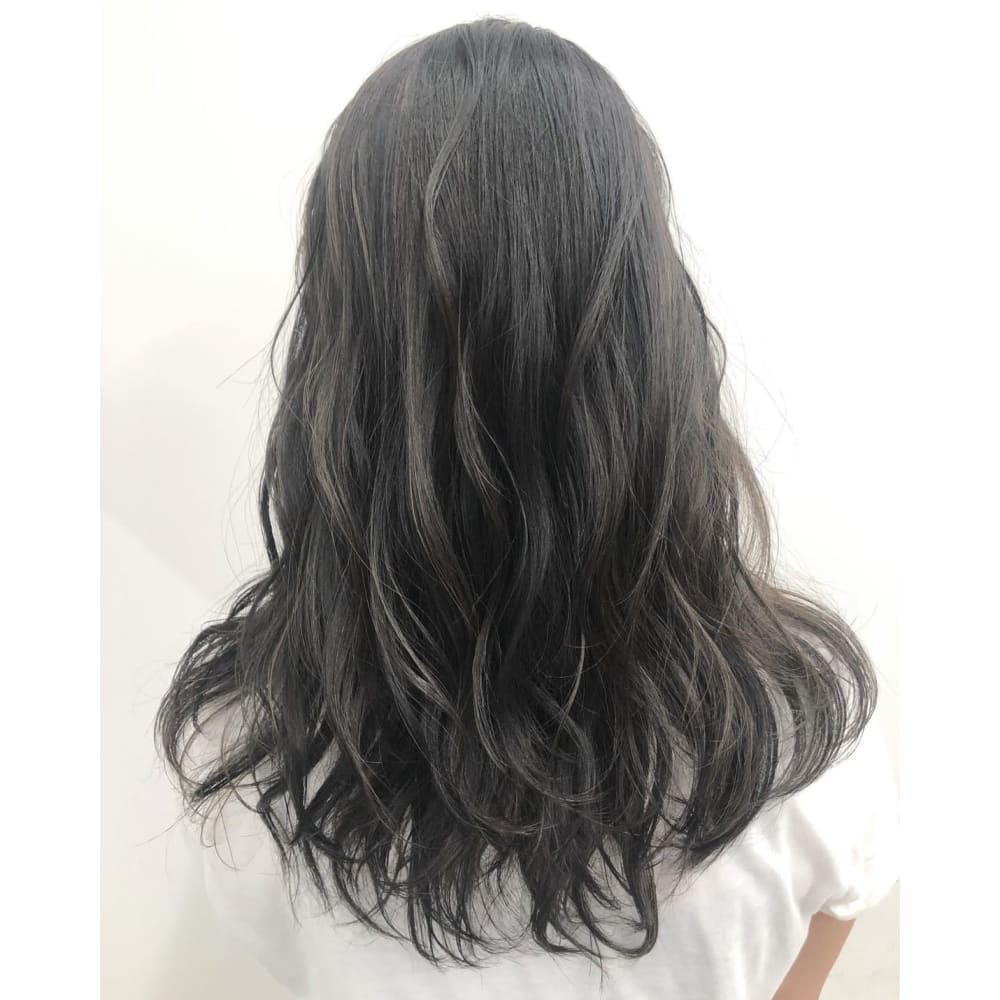 ダークグレージュ Amble Luxe By Alive アンブル リュクス バイ アライブ のヘアスタイル 美容院 美容室を予約するなら楽天ビューティ